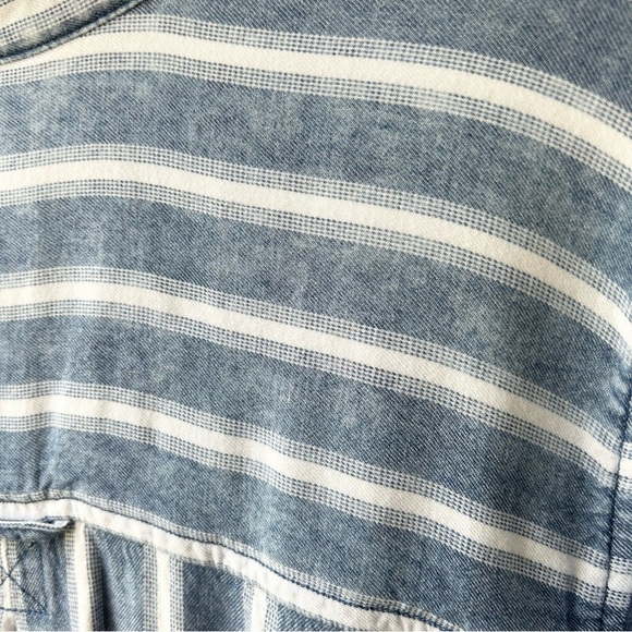 American Eagle women’s striped blue soft button down long sleeved shirt - Picture 9 of 9